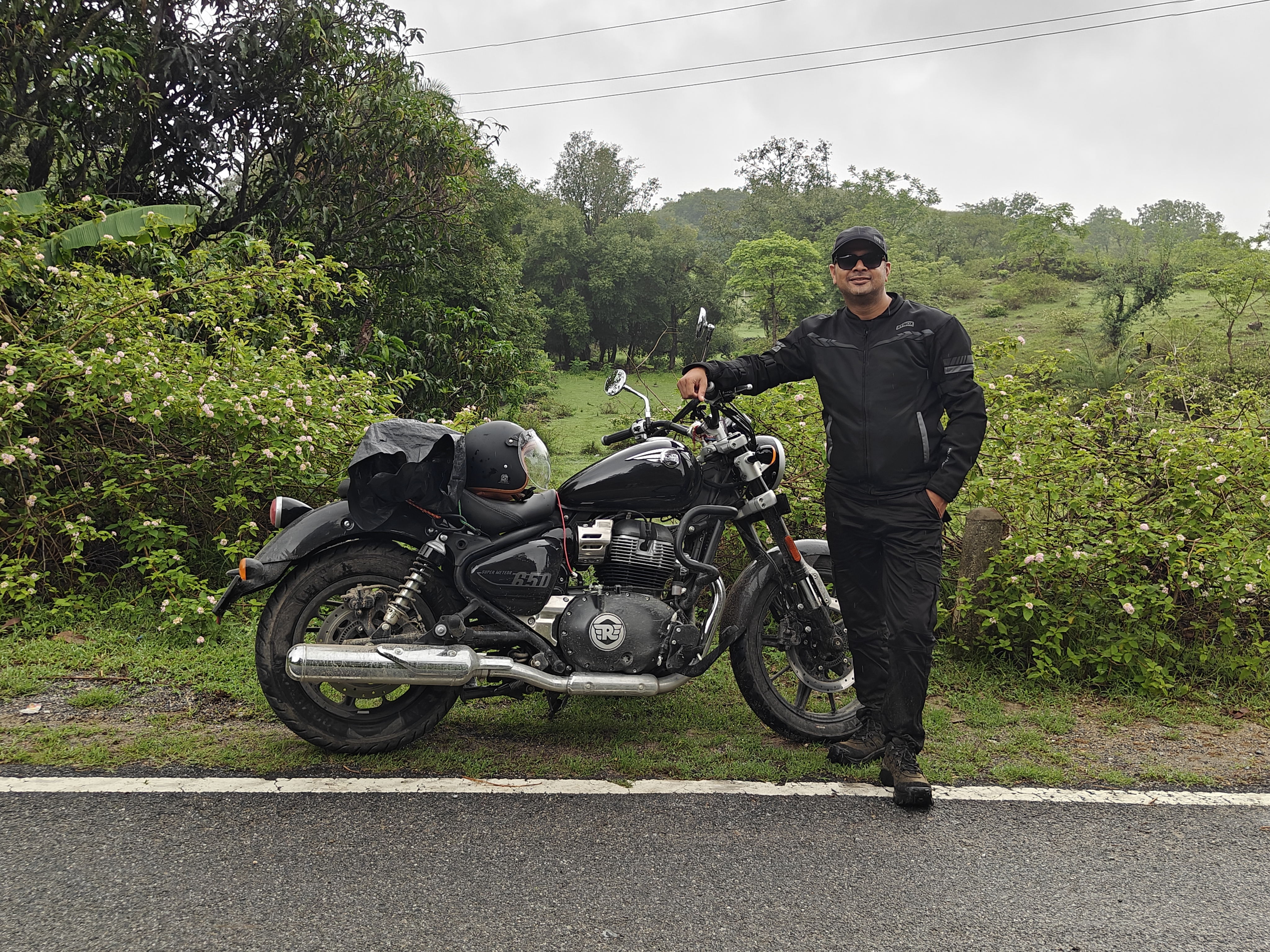 Manish's Royal Enfield Super Meteor 650, geared up for the ride